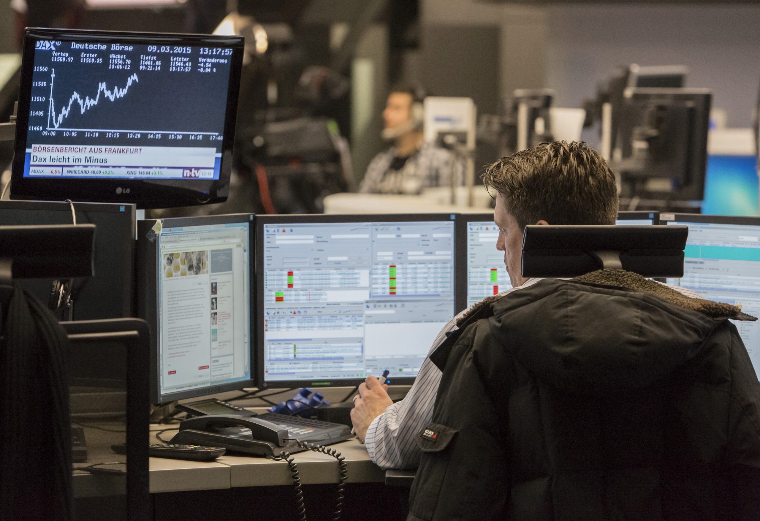 Les Bourses européennes sont légèrement dans le rouge et le prix du pétrole temporise après que les Etats-Unis ont annoncé avoir mené des frappes sur des sites de la République islamique.