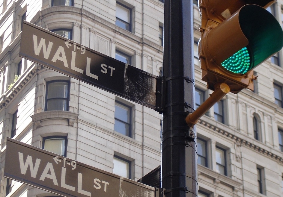 La perspective d’une Fed plus accommodante a soutenu les places boursières, notamment Wall Street. Mais les interrogations sur l’indépendance de la Fed et l’imbroglio politique en France ont pesé sur les marchés de taux.