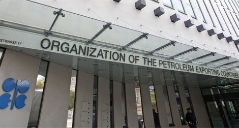 Si le cartel pétrolier entend regagner des parts de marché, il souhaite en parallèle se prémunir contre un plongeon des cours de l’or noir.