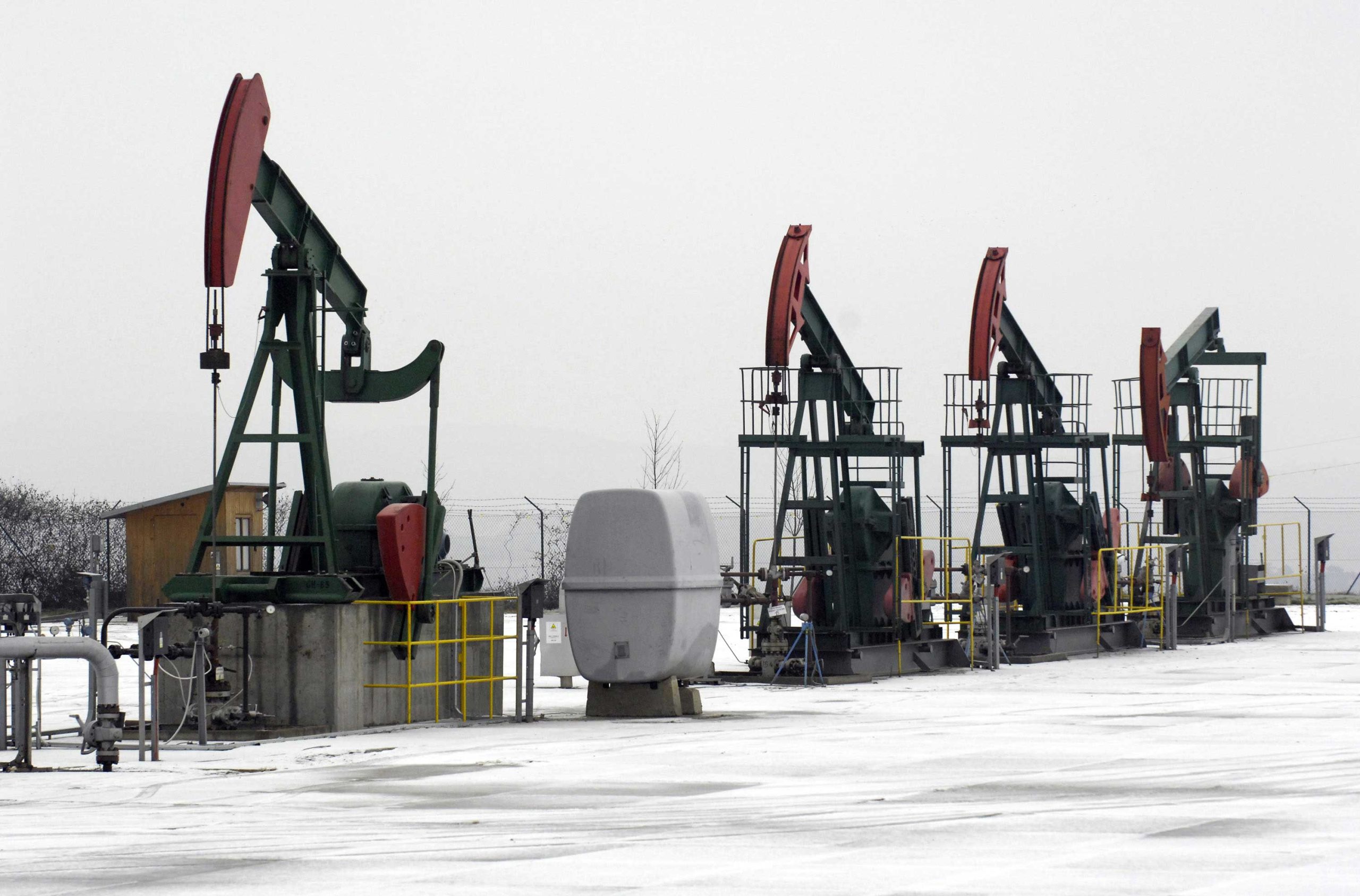 Les Etats-Unis ont imposé des sanctions contre les producteurs Rosneft et Lukoil pour tenter de mettre la pression sur Moscou en vue d’obtenir un cessez-le-feu dans la guerre en Ukraine. Les raffineurs indiens, devenus leurs plus gros acheteurs depuis trois ans, vont devoir revoir leurs fournisseurs.
